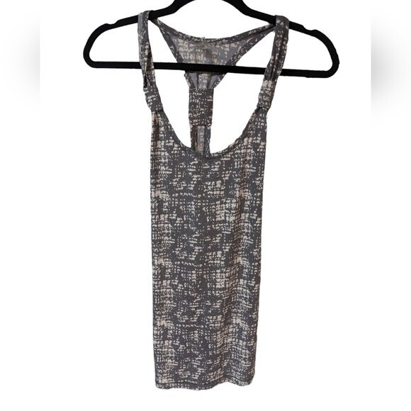 Athletic Athleisure Sporty Fitness Fashion Bundle of Stringer and Leggings - Picture 3 of 11